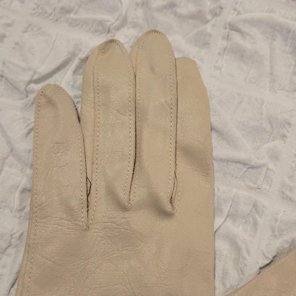 🤎 Vintage Van Raalte Tan Gloves – Size 7.5, Med-Large – Made in USA
